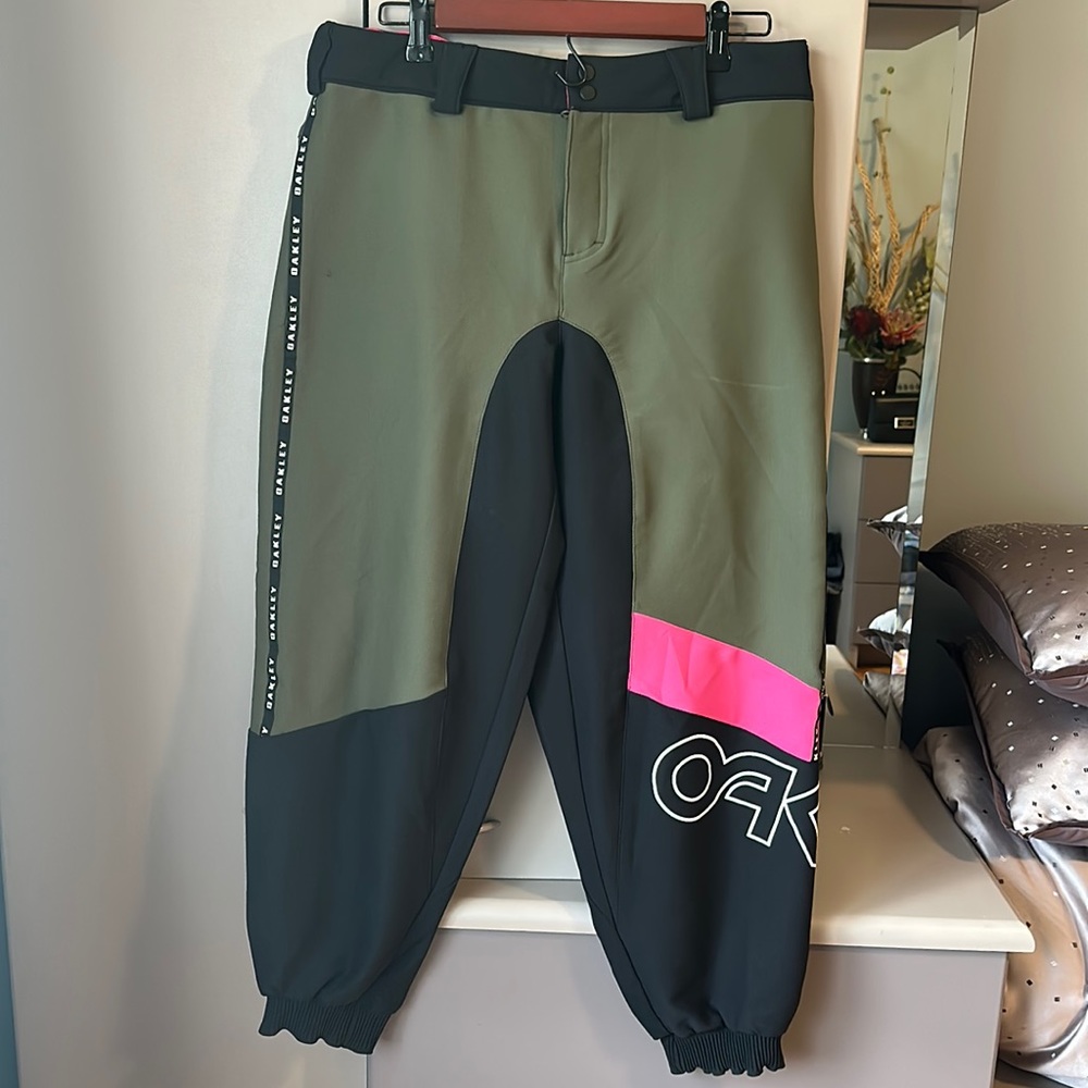 Oakley Joggers
